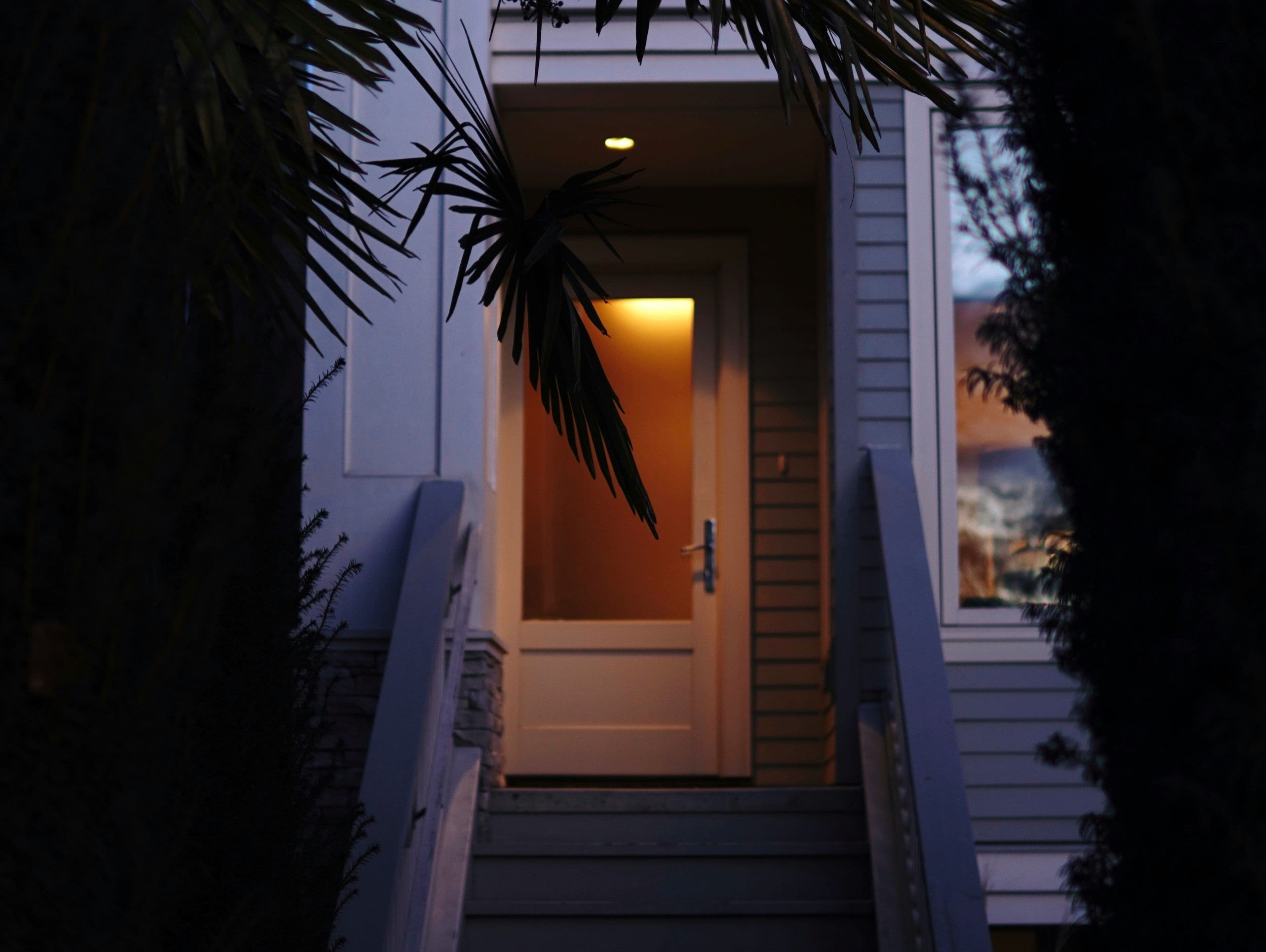 玄関の照明を◯◯◯◯◯◯にする